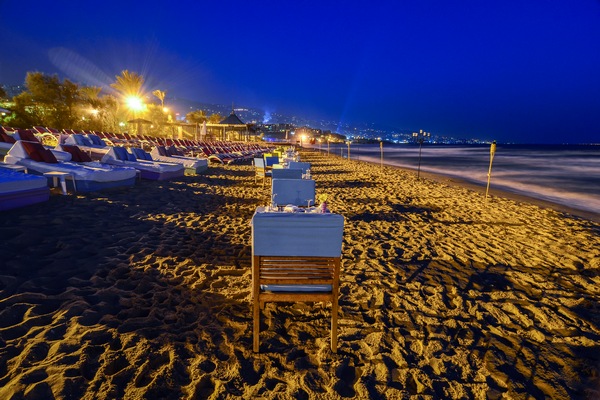 Romantic Beach Dinner at Edde Sands